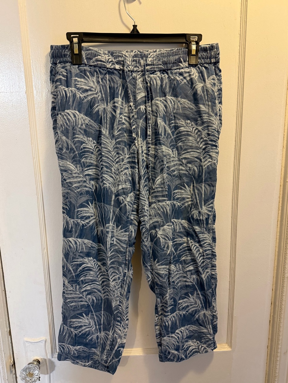 Tommy Bahama Flowy Capri Pants